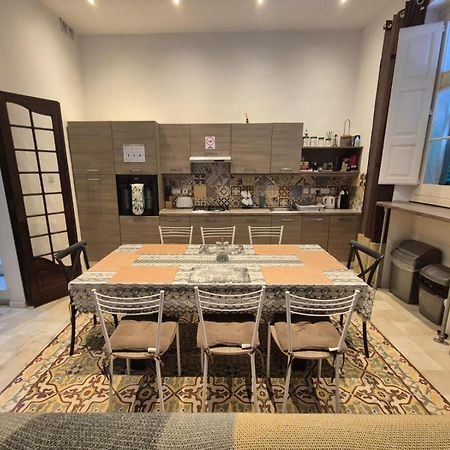Spacious 4-Bedrooms Townhouse In Tas-スリーマ エクステリア 写真