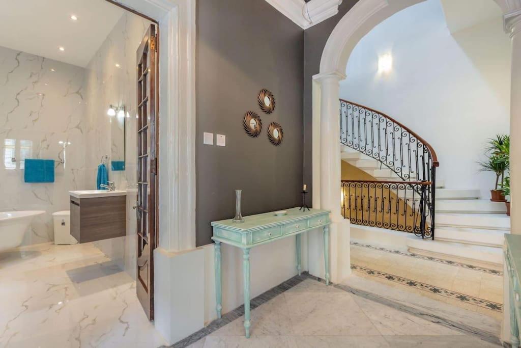 Spacious 4-Bedrooms Townhouse In Tas-スリーマ エクステリア 写真