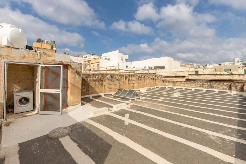 Spacious 4-Bedrooms Townhouse In Tas-スリーマ エクステリア 写真