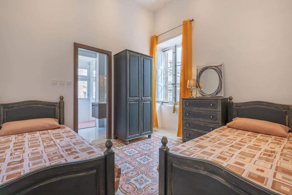 Spacious 4-Bedrooms Townhouse In Tas-スリーマ エクステリア 写真