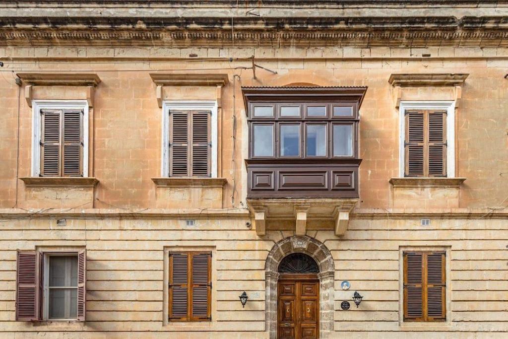 Spacious 4-Bedrooms Townhouse In Tas-スリーマ エクステリア 写真