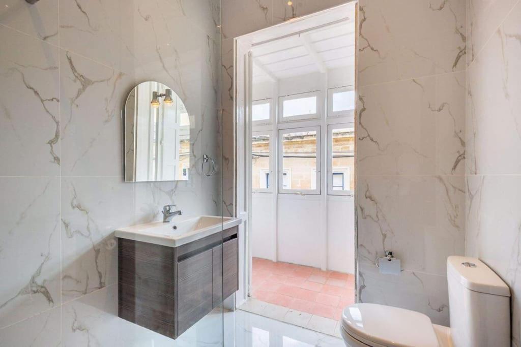 Spacious 4-Bedrooms Townhouse In Tas-スリーマ エクステリア 写真