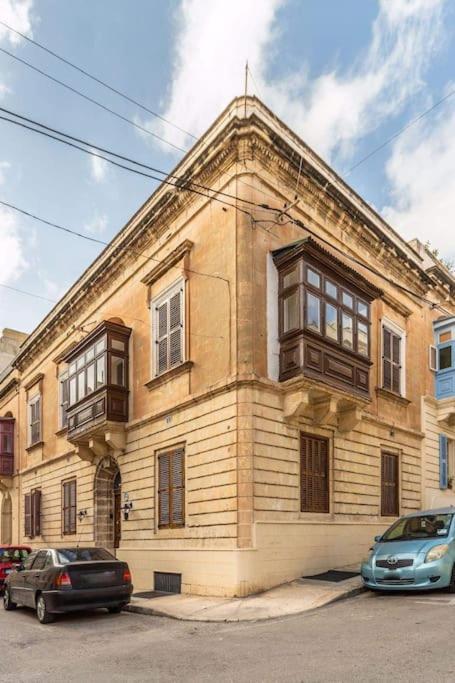 Spacious 4-Bedrooms Townhouse In Tas-スリーマ エクステリア 写真