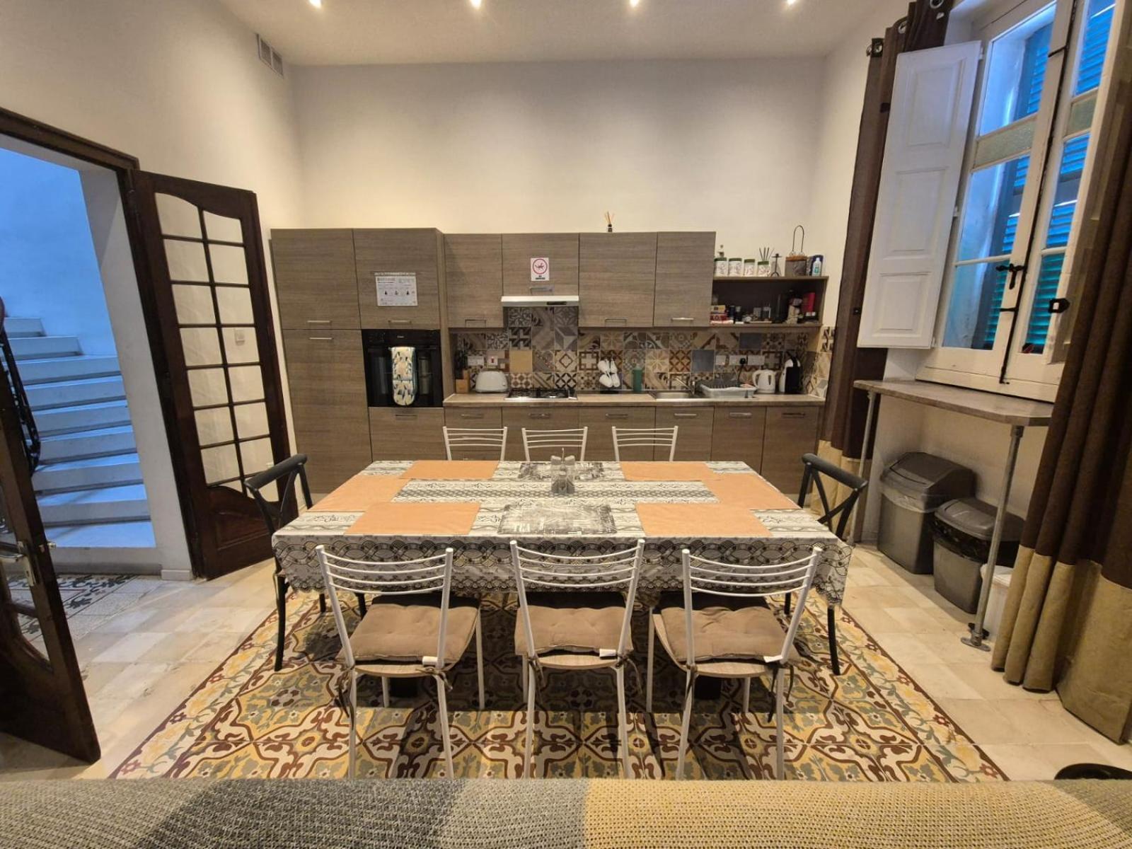 Spacious 4-Bedrooms Townhouse In Tas-スリーマ エクステリア 写真